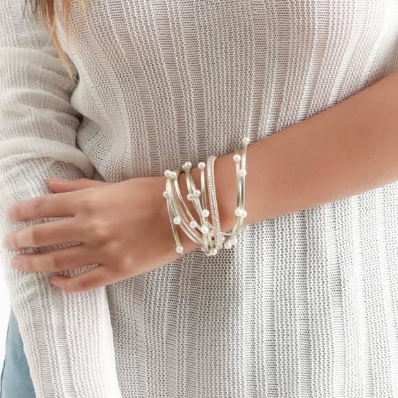 Handmade Leather Wrap Bracelet with Imitation Pearls - Elegant Gift for Women - Picture 4 of 8